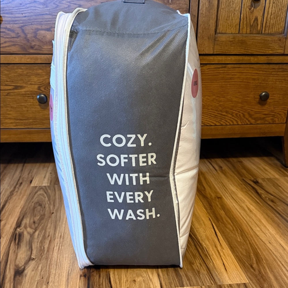 Koolaburra by UGG Koolawash Down Alternative Comforter - White (King) - Picture 5 of 5